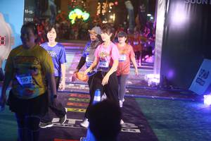 BIB: 100, 220, 742
                            <button type="button" onclick="openModal(26275357)" class="btn btn-primary btn-sm float-right btn-popup" data-toggle="modal" data-target=".modal-high-quality">
                        <i class="fas fa-shopping-cart"></i> Add to Cart
                    </button>
                                            <button type="button" onclick="isThisMe(26275357, true)" class="btn btn-success btn-sm float-right btn-popup btn-isme hidden" data-toggle="tooltip" data-placement="bottom" title="นี่คือรูปของคุณใช่ไหม คลิกที่นี่เพื่อเอาเข้าอัลบั้ม">
                        <i class="fas fa-plus"></i> Add to album
                    </button>
                    <button type="button" onclick="isThisMe(26275357, false)" class="btn btn-warning btn-sm float-right btn-popup btn-isnotme hidden">
                        <i class="fas fa-ban"></i> Remove from album
                    </button>